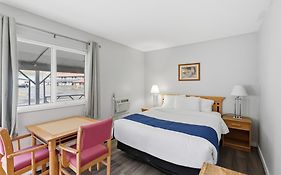 Canada'S Best Value Desert Inn & Suites